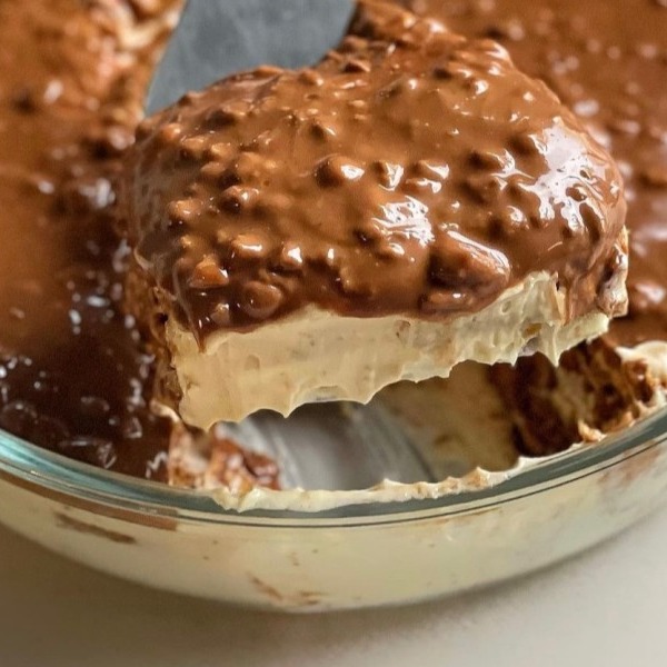 Nena's Gourmet | Snickers Cheesecake - Medium Size