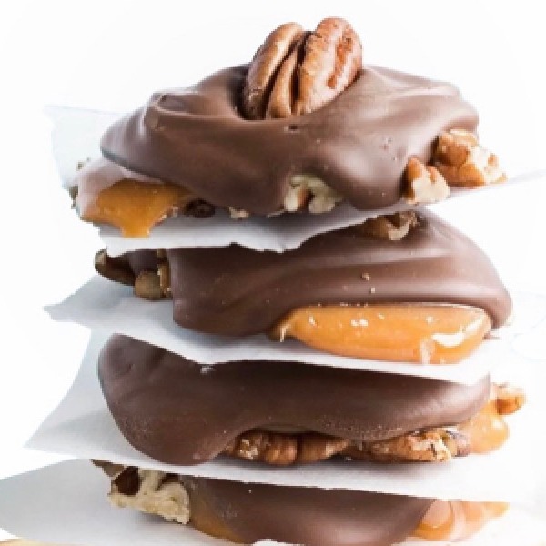 Nena's Gourmet | Pecan Turtles