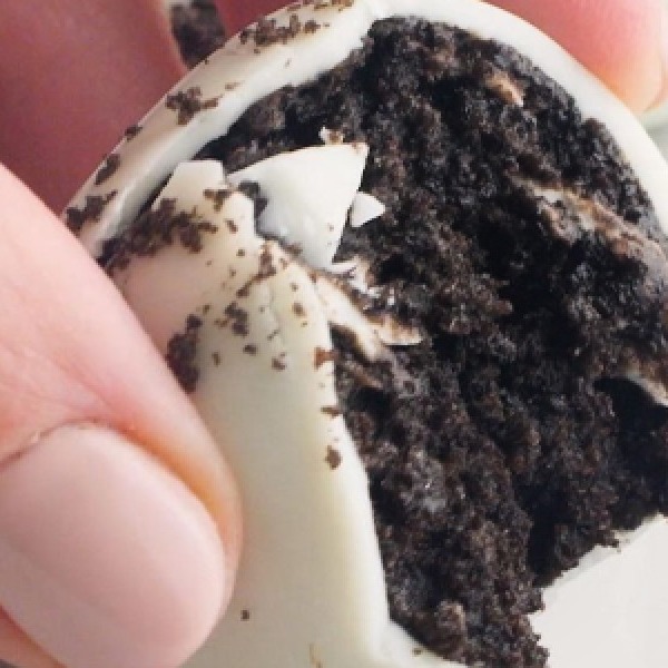 Nena's Gourmet | White Chocolate Oreo Balls